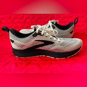 Brooks Womens Revel 5 Running Shoes